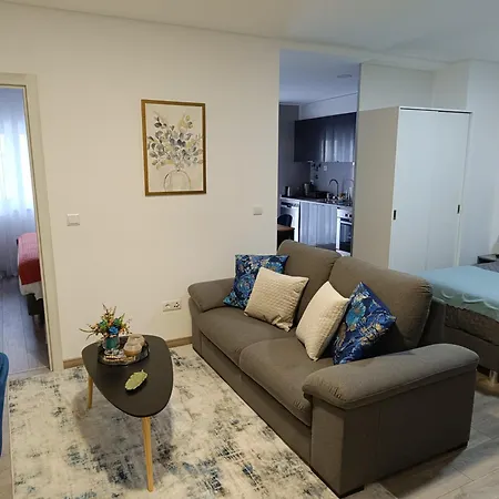 Garden House - Apartamento 103 Com Varanda * Fundao